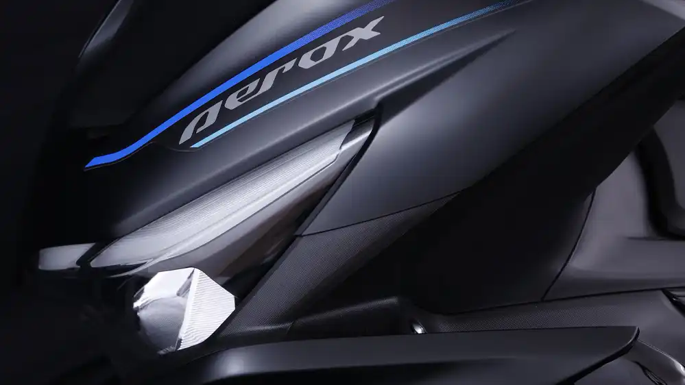 Imagen de la Yamaha Aerox 155 en movimiento.